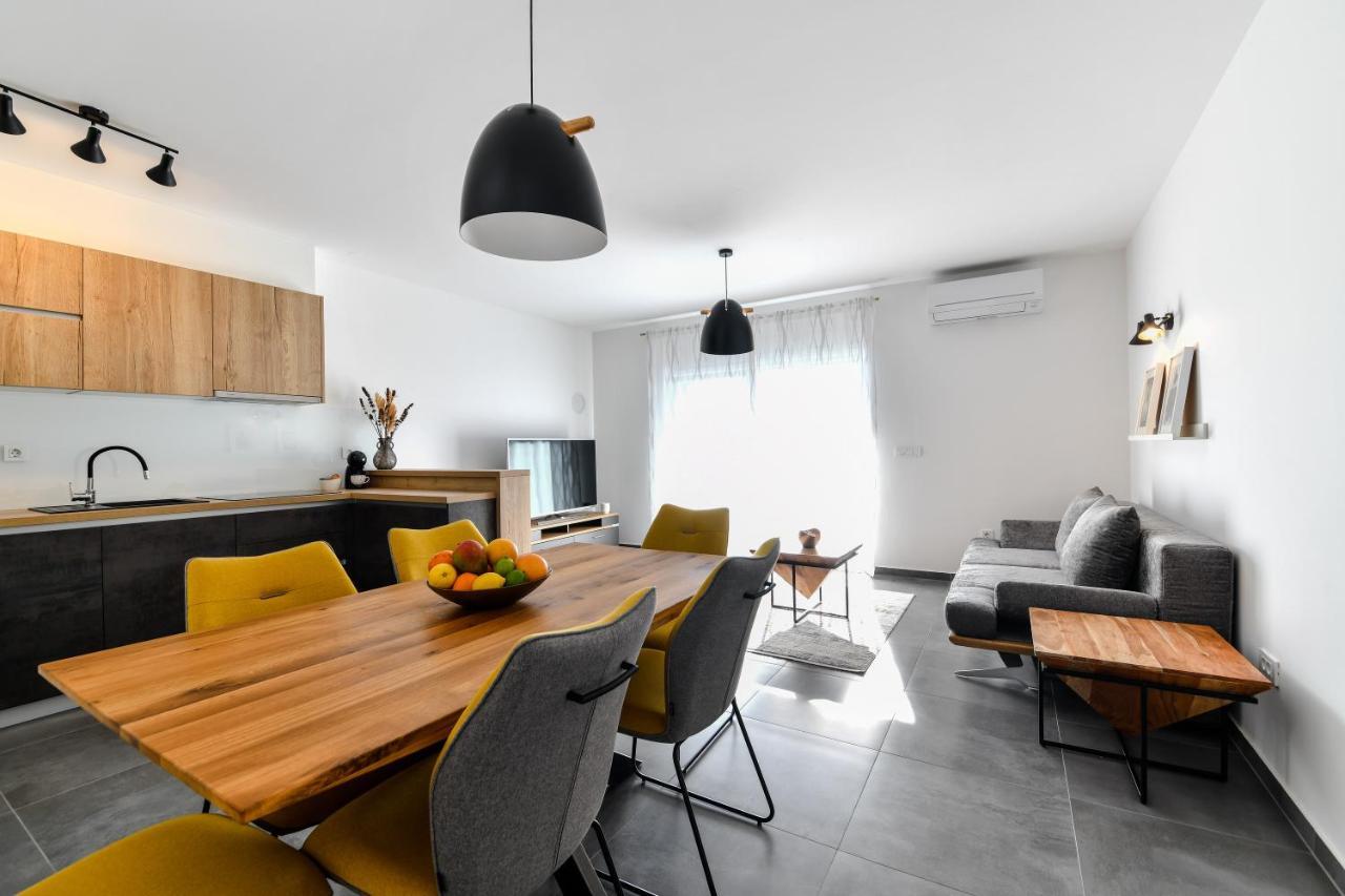 Spacious Apartment Nero With Free Parking Zadar Eksteriør bilde